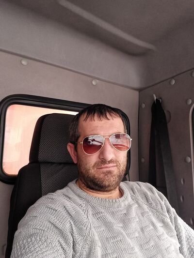  ,   Arman, 42 ,   ,   