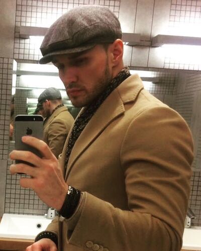  ,   Artur, 42 ,   ,   , c 