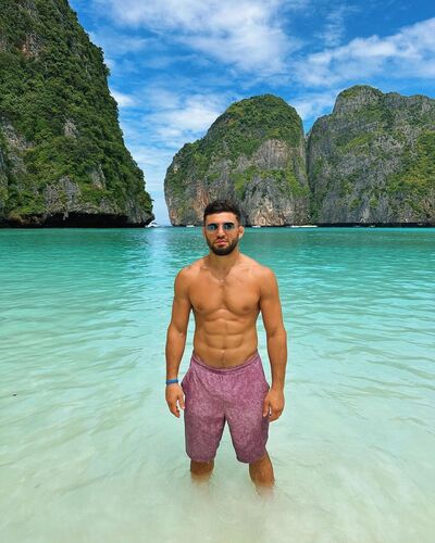  ,   Salim, 33 ,   ,   