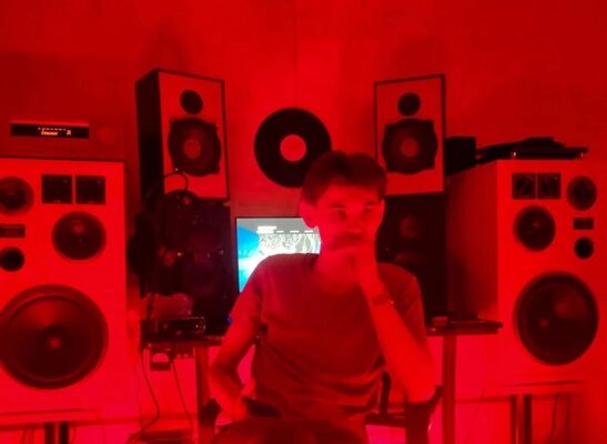  ,   Viktor, 24 ,   ,   , c 