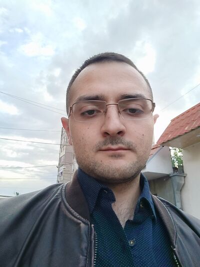  ,   Levon, 35 ,   