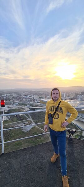  ,   Alexander, 32 ,     