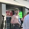   Nik
